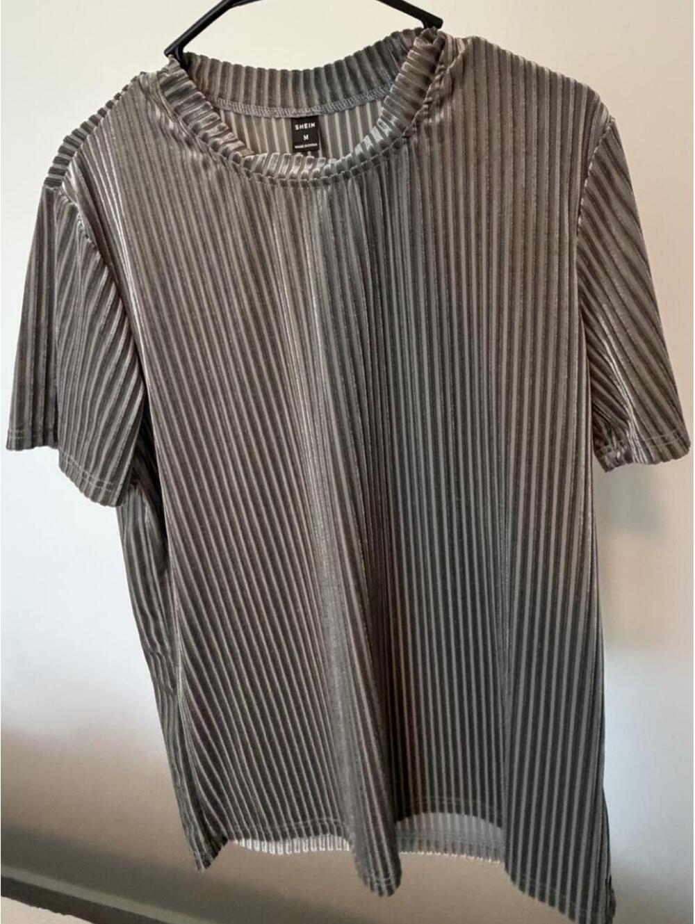 SHEIN Men's Medium Gray Velvet Ribbed Short Sleeve Shirt